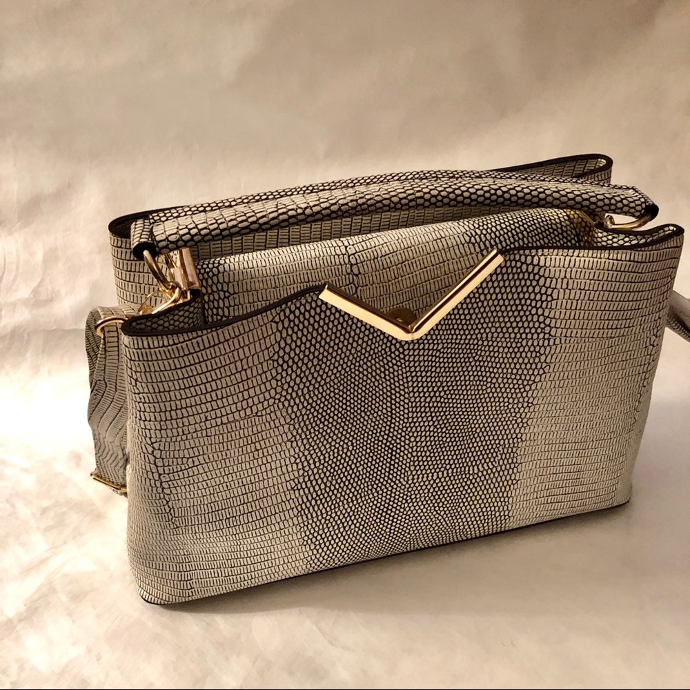Handbag with shoulder strap